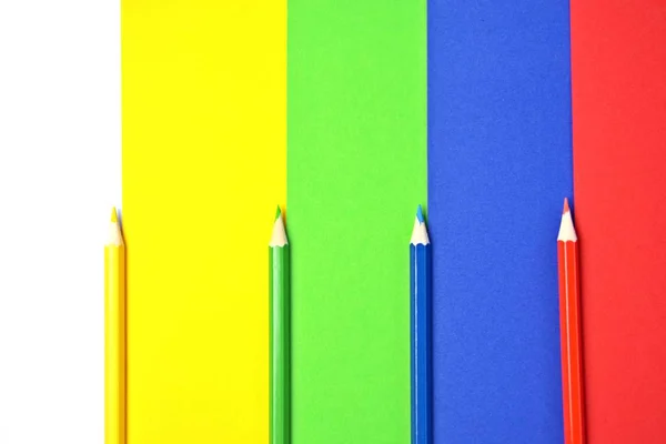 Cztery Różne Kolorowe Kredki Podzielić Obszar Cztery Poziomy Które Same — Zdjęcie stockowe