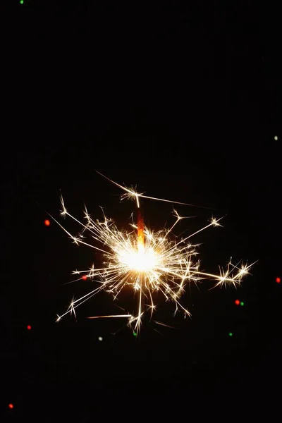 Chispeador Noche Frente Las Luces Colores Víspera Año Nuevo Chispeante —  Fotos de Stock