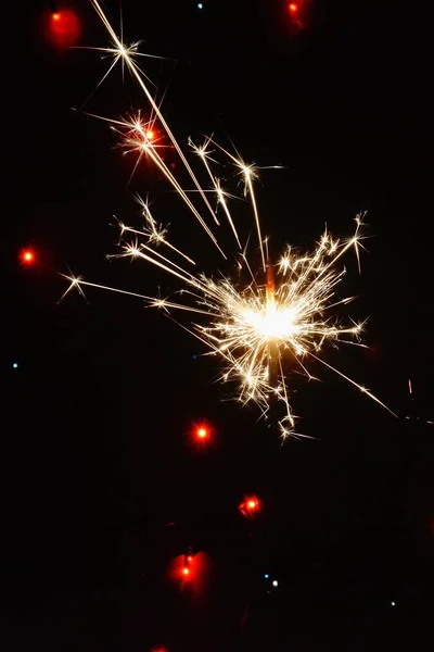 Chispeador Noche Frente Las Luces Colores Víspera Año Nuevo Chispeante —  Fotos de Stock