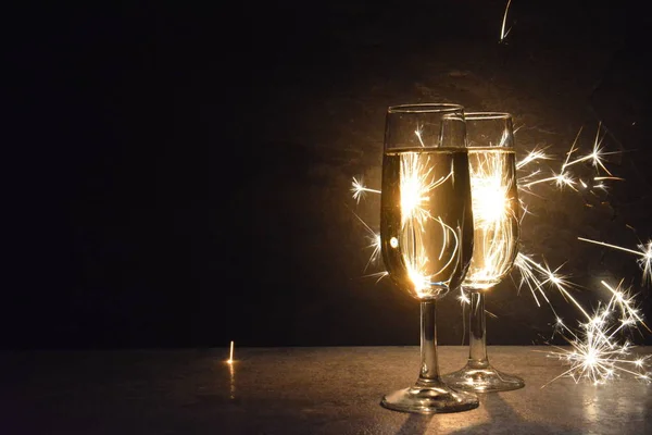 Two Filled Champagne Flutes Stand Dark Front Sparkler Which Illuminates — Stock Photo, Image