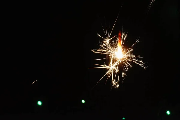 Chispeador Noche Frente Las Luces Colores Víspera Año Nuevo Chispeante —  Fotos de Stock