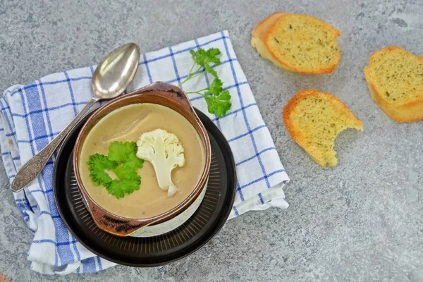 Sopa Couve Flor Caseira Recém Feita Com Salsa Pão Branco — Fotografia de Stock