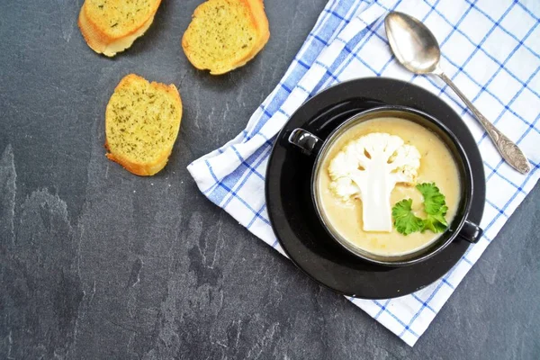 Sopa Couve Flor Caseira Recém Feita Com Salsa Pão Branco — Fotografia de Stock