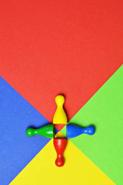 Farklı Renkli Küçük Erkekler Oyun Figürleri Renkler Bir Takımın Çeşitliliği — Stok fotoğraf