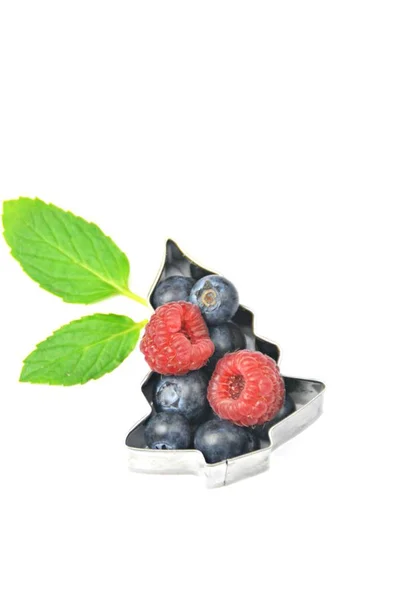 Cookie Cutter Filled Blueberries Raspberries Front White Background Mint Leaves — Stock Photo, Image