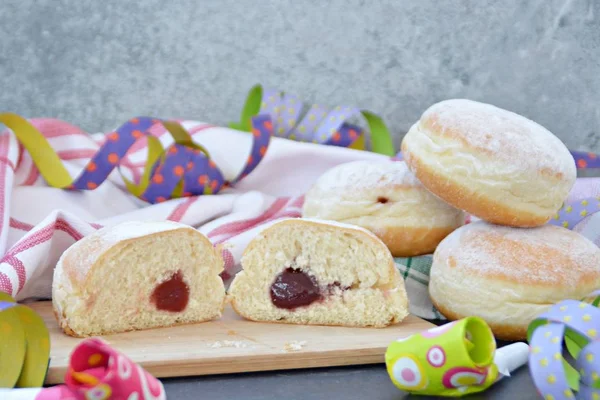 Donuts Tradicionais Assados Alemanha Durante Temporada Carnaval Estão Prato São — Fotografia de Stock