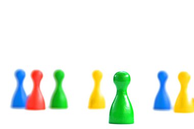 Bir grup rakam bir yüzey üzerinde duruyor, Grup çatışması kavramı 