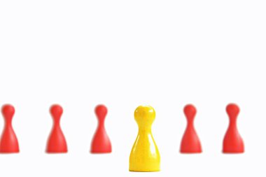 Bir grup rakam bir yüzey üzerinde duruyor, Grup çatışması kavramı 