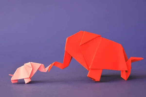 Small Large Origami Elephant Folded Red Pink Paper Stand Monochrome — Stock Photo, Image