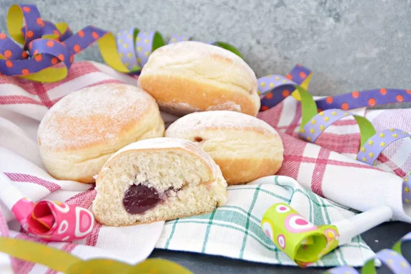 Donuts Tradicionais Assados Alemanha Durante Temporada Carnaval Estão Prato São — Fotografia de Stock