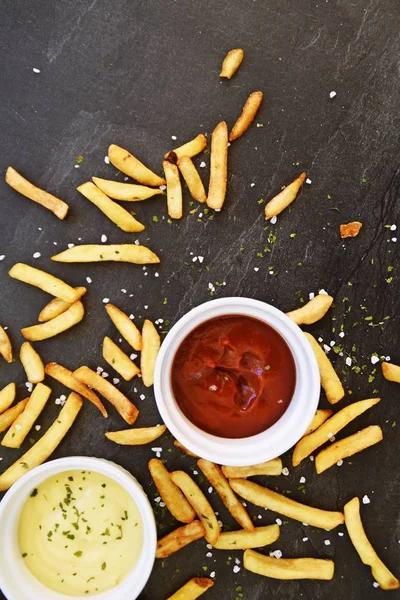 Frites Frites Croustillantes Sur Une Surface Marbre Gris Avec Des — Photo