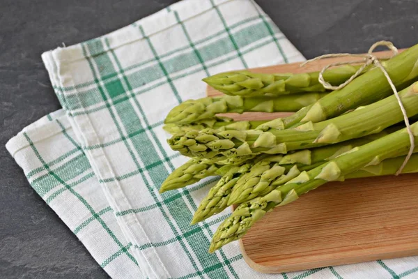 Vele Bars Van Groene Asperges Zijn Ongekookt — Stockfoto