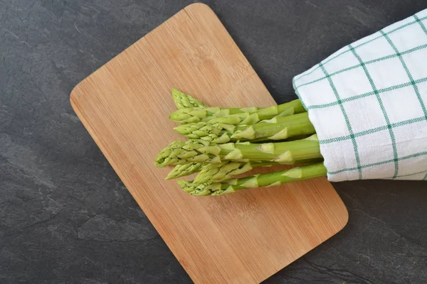 Vele Bars Van Groene Asperges Zijn Ongekookt — Stockfoto