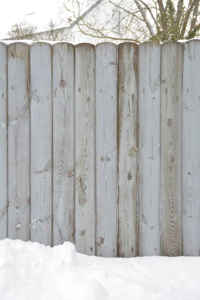 Drewniany Płot Pokryty Śniegiem — Zdjęcie stockowe