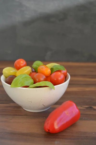 Ensalada Sobre Fondo Madera — Foto de Stock