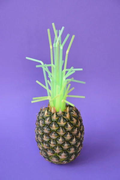 Het Groen Van Ananas Wordt Vervangen Door Plastic Rietjes Een — Stockfoto