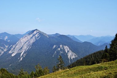 Dağ tepelerinin manzarası, inanılmaz dağlar.