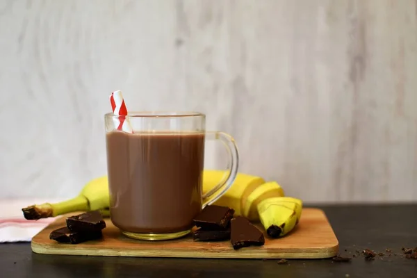 Taza Café Con Chocolate Plátano Mesa Madera — Foto de Stock