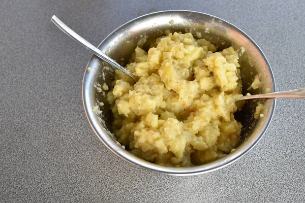 Schüssel Mit Hausgemachtem Kartoffelsalat Auf Dem Tisch Köstlicher Hausgemachter Kartoffelsalat — Stockfoto