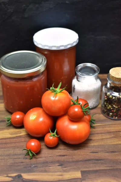 Tomato Sauce Glass Jars Fresh Tomatoes Dark Wooden Background — Stock Photo, Image