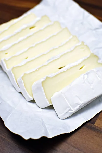 Fromage Camembert Tranché Tranches Sur Son Emballage Délicieux Camembert Frais Photos De Stock Libres De Droits