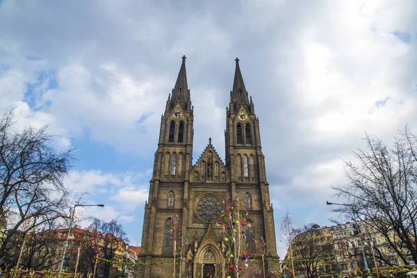 Vorderansicht des Haupteingangs zum Dom in Prag, Tschechische Republik — Stockfoto