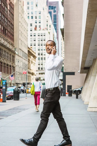 Joven Hombre Negocios Afroamericano Que Viaja Trabaja Nueva York Usa — Foto de Stock