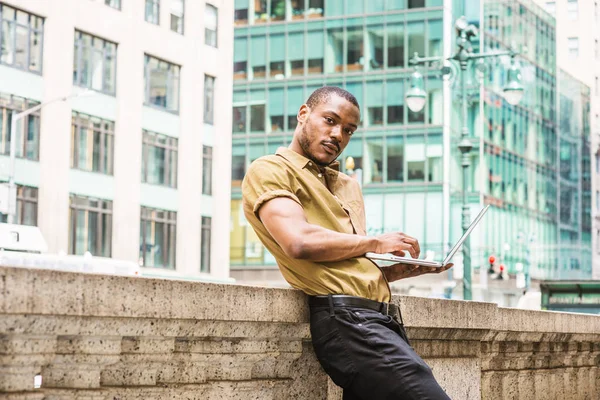 Young African American Businessman Beard Working New York Wearing Green — Stock Photo, Image