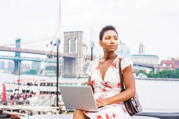 Jonge Mooie African American Vrouw Reizen New York Met Kort — Stockfoto