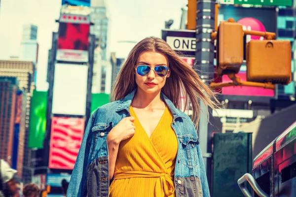 Mulher Leste Europeu Jovem Viajando Nova York Com Cabelos Castanhos — Fotografia de Stock