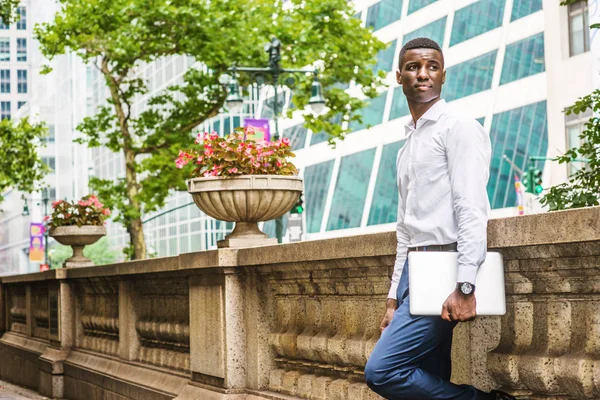 Estudiante Posgrado Afroamericano Joven Que Estudia Nueva York Vistiendo Camisa — Foto de Stock