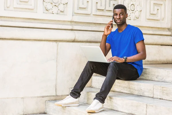 Young African American College Estudiante Que Estudia Nueva York Vistiendo — Foto de Stock