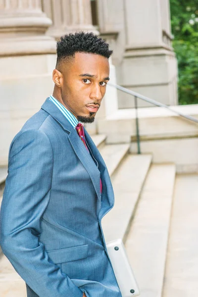 Después Del Trabajo Joven Hombre Negocios Afroamericano Con Barba Pelo — Foto de Stock