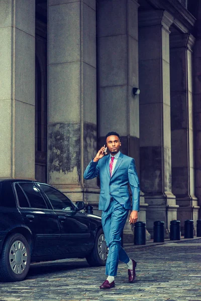 Ung Afrikansk Amerikan Affärsman Resor Arbetar New York Bär Blå — Stockfoto