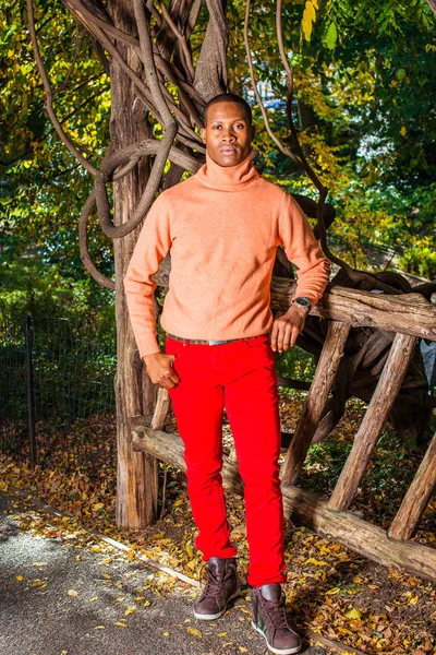 Man Hösten Casual Mode Klä Ljus Orange Tröja Med Hög — Stockfoto