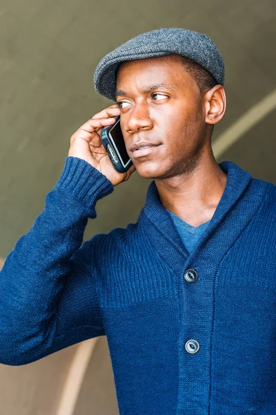 Hombre Afroamericano Guapo Joven Que Viaja Ciudad Nueva York Vistiendo —  Fotos de Stock