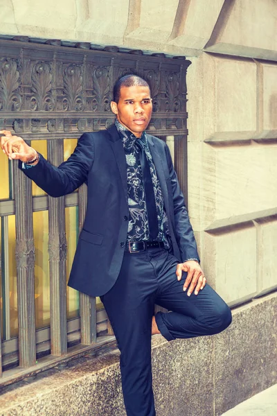 Серьезный Афроамериканский Бизнесмен Нью Йорке Одетый Костюм Галстук Молодой Черный — стоковое фото