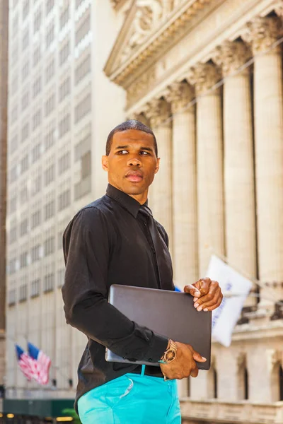Serio Hombre Negocios Afroamericano Trabajando Nueva York Uso Camisa Negra — Foto de Stock