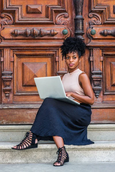African American Student Studeren New York Met Afro Kapsel Het — Stockfoto
