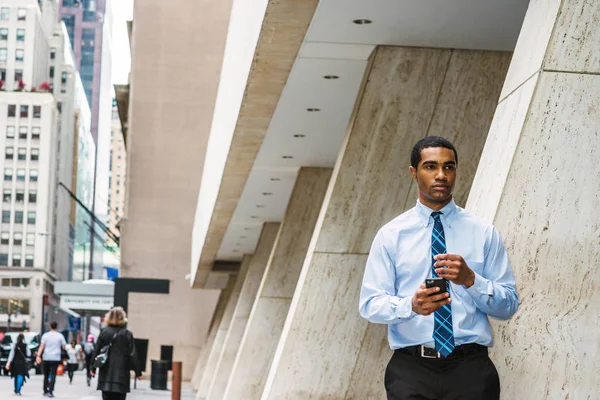 Joven Hombre Negocios Afroamericano Que Escribe Calle Viaja Trabaja Nueva — Foto de Stock