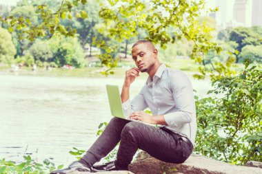 Genç Amerikalı İspanyol gezgin, New York 'ta çalışıyor.