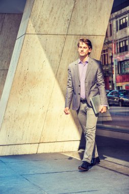 Genç işadamı New York'ta çalışma