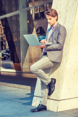 Genç işadamı New York'ta çalışma