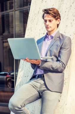 Genç işadamı New York'ta çalışma