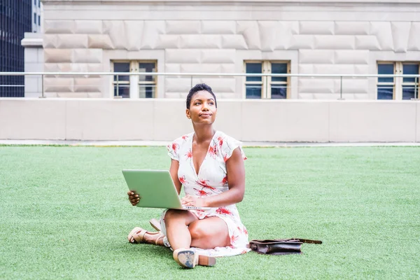 Young African American College Student Studeren New York City Het — Stockfoto