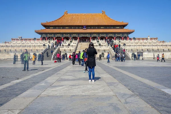 Beijing, Çin - 11 Mart 2016: yasak şehir. İnsanlar yasak şehir ziyaret, sonuna Qing Hanedanı Çin İmparatorluk Sarayı Ming Hanedanı üzerinden yapıldı.