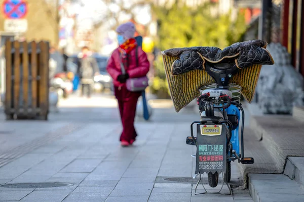 Beijing China Marzo 2016 Gente Camina Por Calle Calle Hay — Foto de Stock