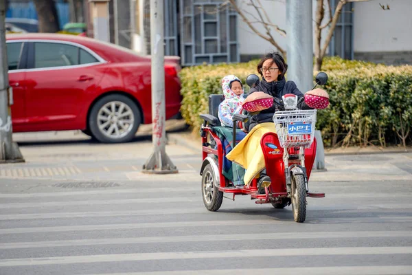Beijing China Marzo 2016 Gente Está Conduciendo Por Las Calles — Foto de Stock