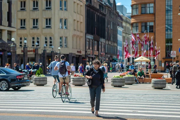Ρίγα Λετονία Ιουνίου 2018 Ντόπιους Κατοίκους Και Τουρίστες Περπατήστε Στους — Φωτογραφία Αρχείου