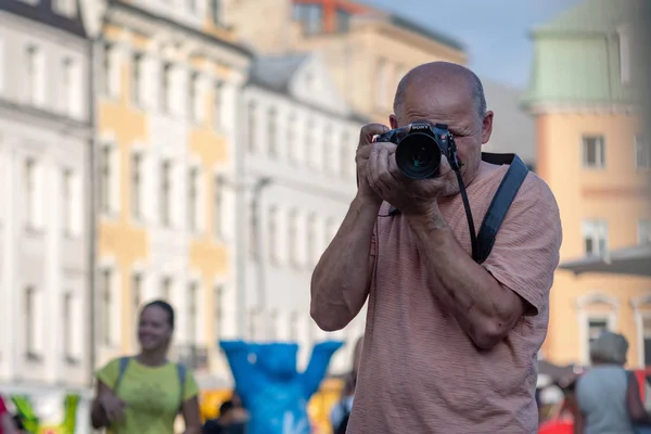 Riga Letonia Julio 2018 Exposición United Buddy Bears Hombre Con —  Fotos de Stock